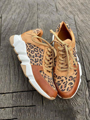 Sneakers mit Leopardenmuster