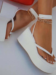 Sandalias tipo chanclas con plataforma cruzada