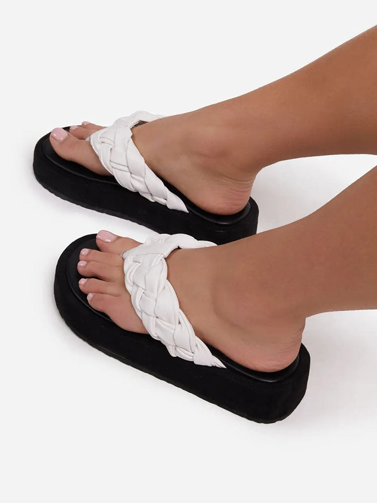 Lässige geflochtene Flip-Flops-Sandalen