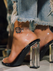 Transparente Pumps mit Fesselriemchen