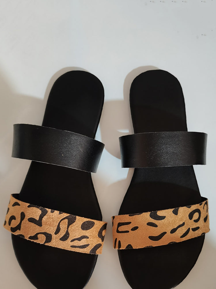 Sandalias planas con estampado casual