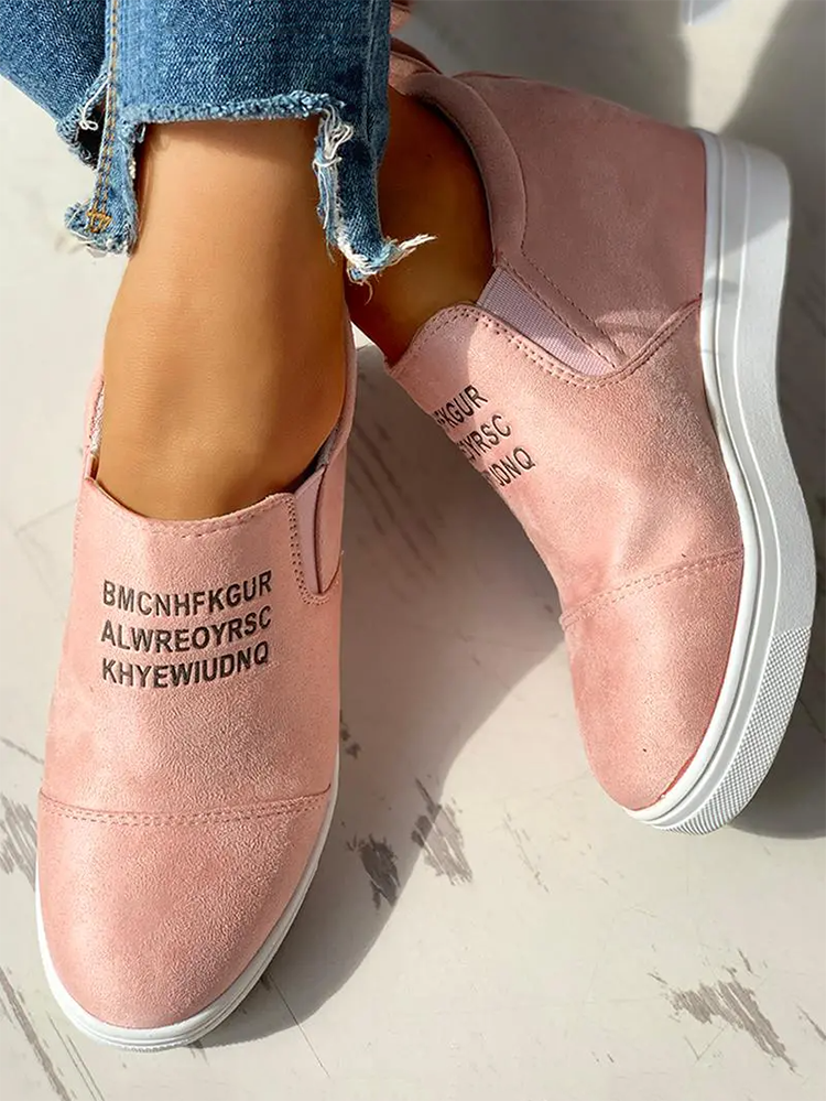 Lässige Sneakers aus Wildleder mit Buchstabenmuster