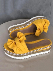 Sandalen mit Plateau-Wedges und Schleife