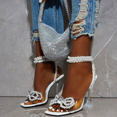 Sandalias de tacón alto exclusivas con tiras de perlas de cristal y lazo - Blanco