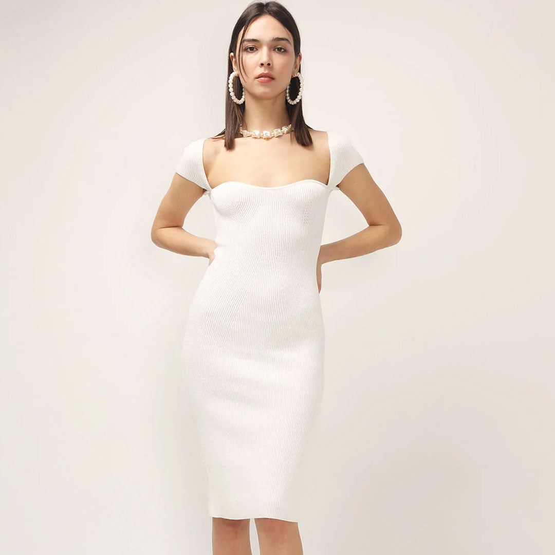 Elegante vestido ajustado midi de punto acanalado con mangas cortas y escote en forma de corazón - Blanco