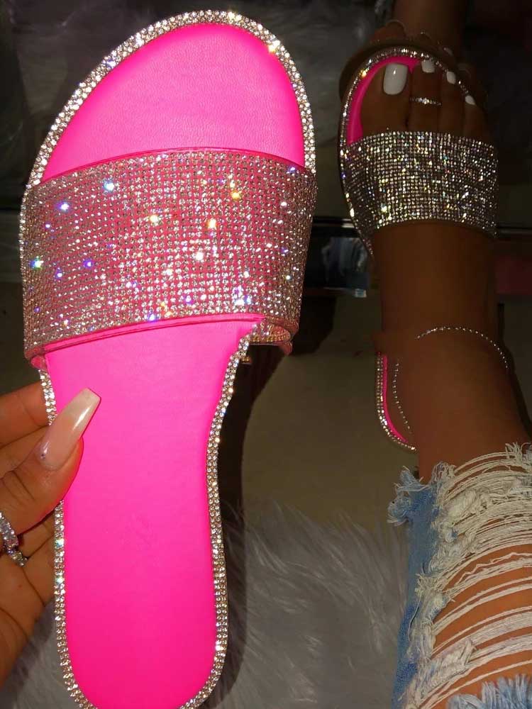 Pantuflas planas con cristales brillantes