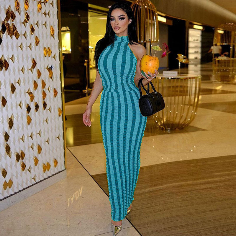 Gestreiftes, ärmelloses, figurbetontes Maxikleid mit hohem Halsausschnitt - Blau