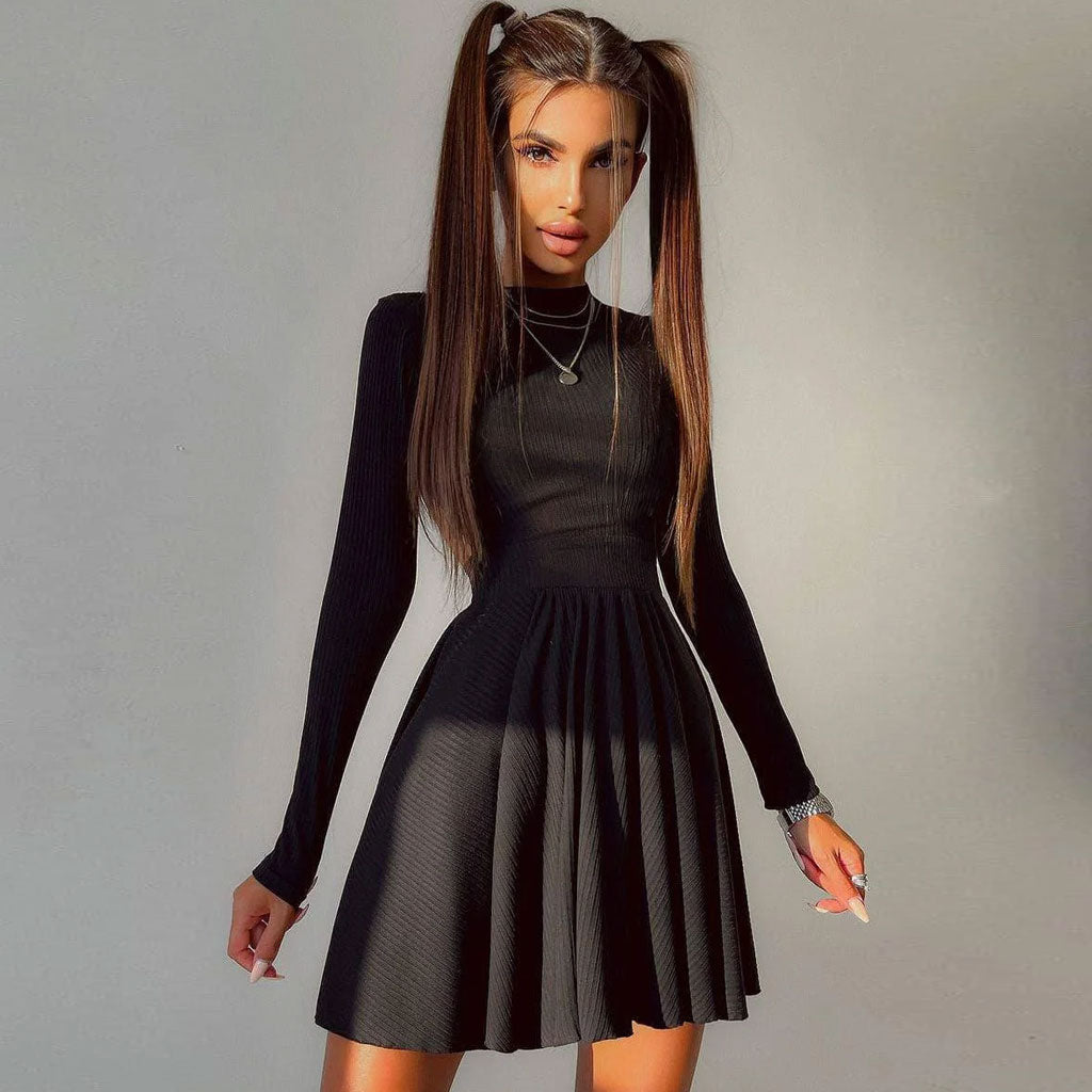 Vestido skater corto de manga larga con abertura en la espalda - Negro