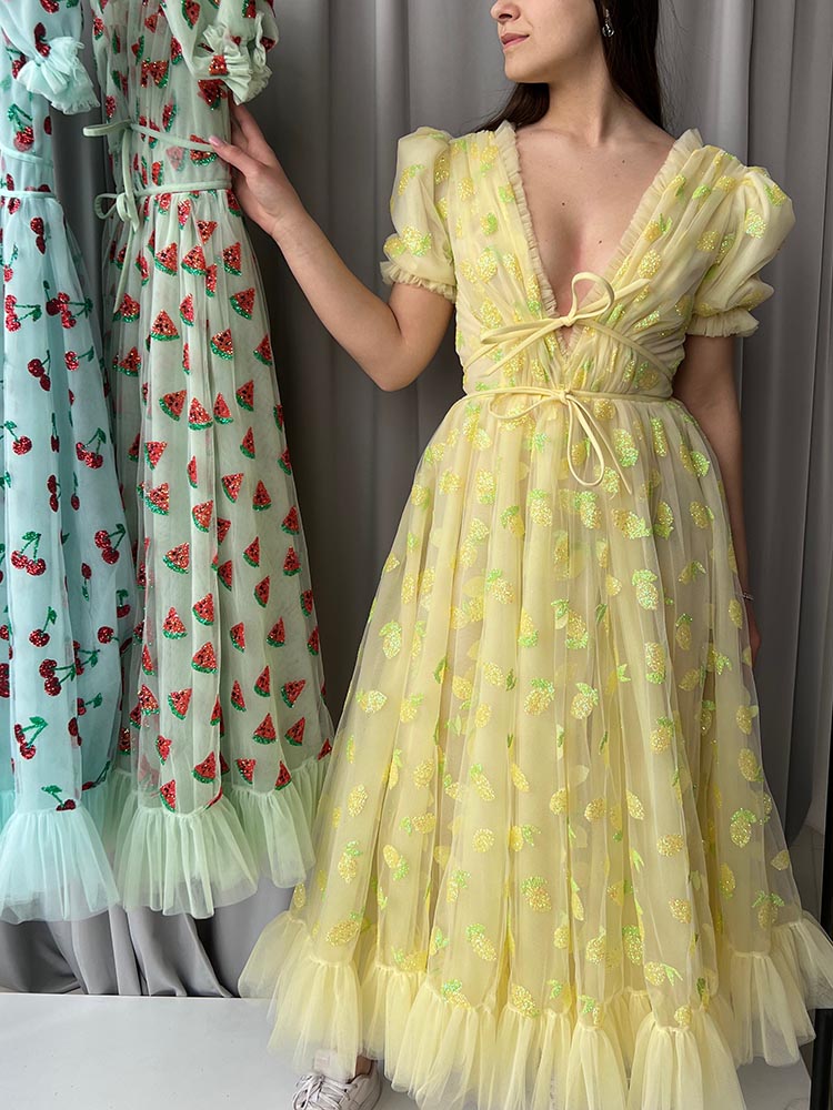 Vestido dulce con lentejuelas de frutas